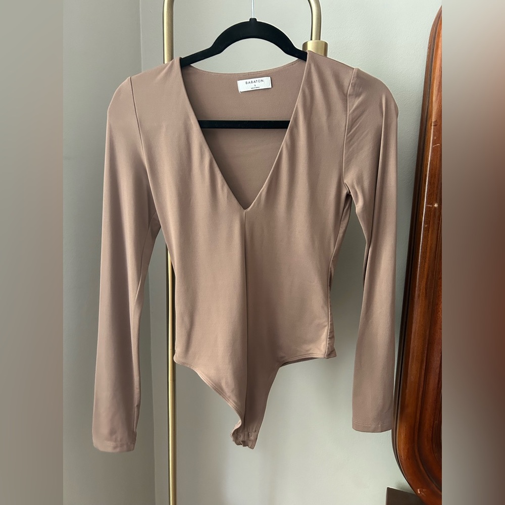 Size small, longe sleeved v-neck Babaton bodysuit